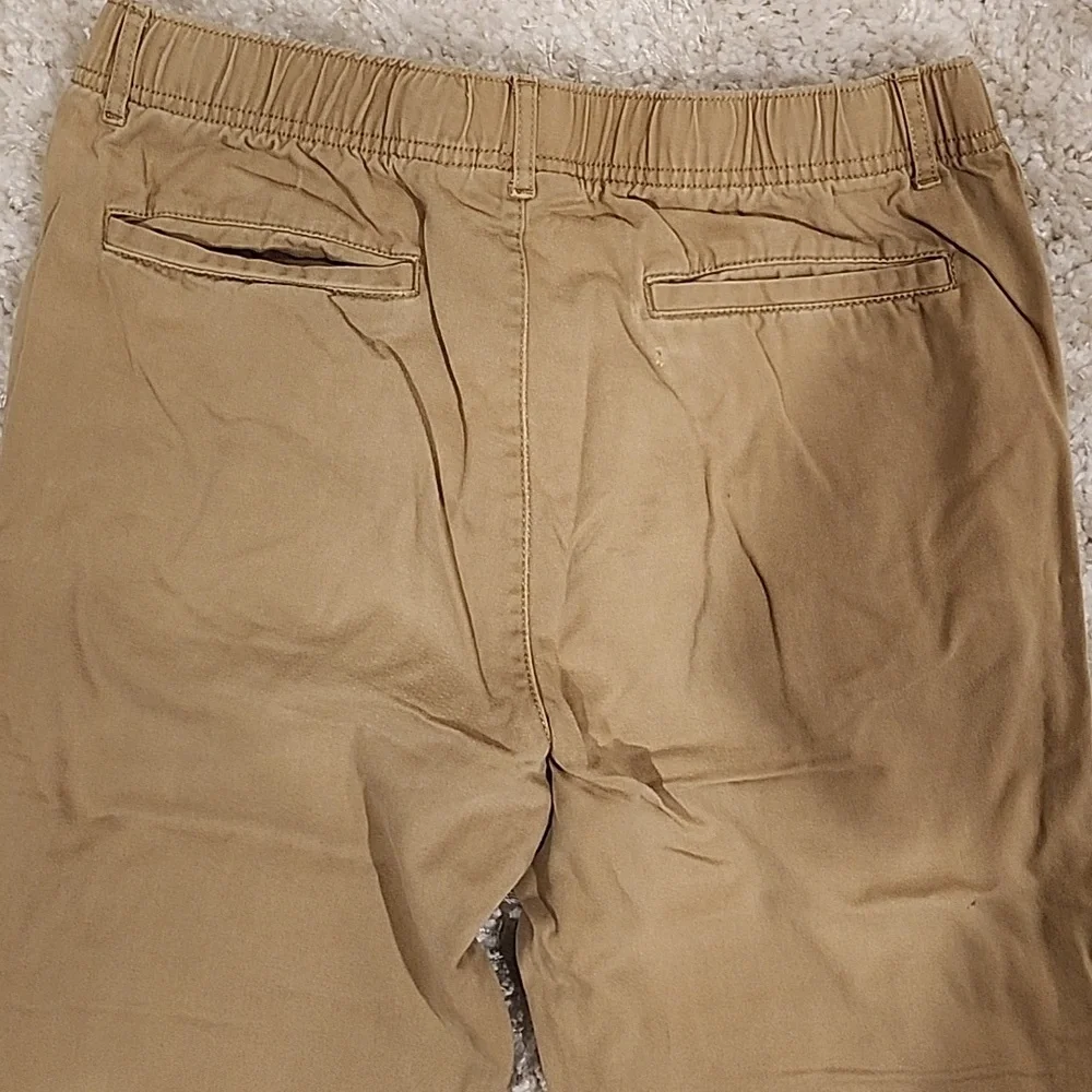 The children place uniform khaki size 18 mb3